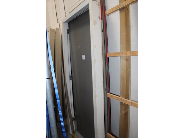 Diverse deuren en kozijnen, totaal acht stuks. - afbeelding 3 van  3