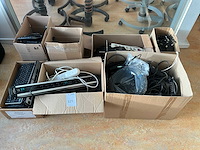 Diverse docks, toetsenborden en ict benodigdheden - afbeelding 1 van  8