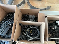 Diverse docks, toetsenborden en ict benodigdheden - afbeelding 6 van  8