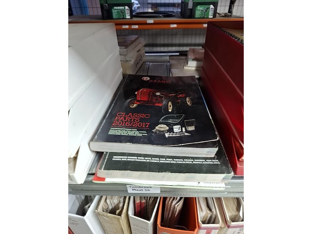 Diverse documentatie o.a. veenhuis, vicon, case, kramp, tjalma - afbeelding 2 van  15