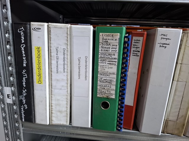 Diverse documentatie o.a. veenhuis, vicon, case, kramp, tjalma - afbeelding 6 van  15