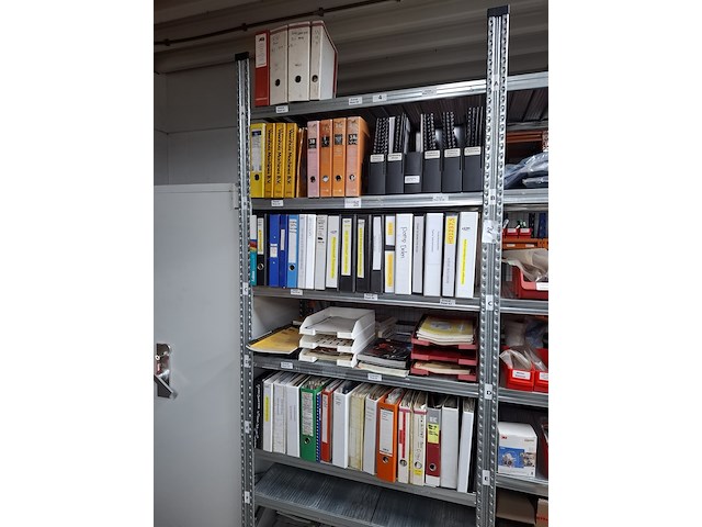 Diverse documentatie o.a. veenhuis, vicon, case, kramp, tjalma - afbeelding 1 van  15