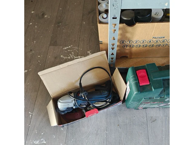 Diverse doe het zelf materiaal inclusief stelling - afbeelding 3 van  8