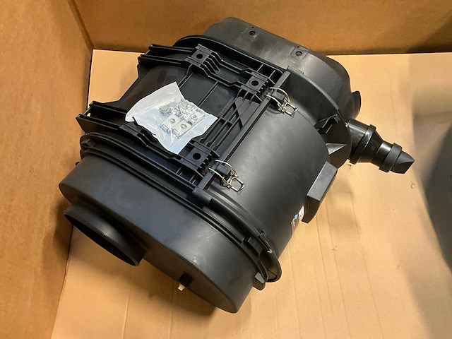 Diverse donaldson luchtfilterhuizen - afbeelding 1 van  6