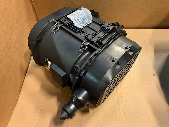 Diverse donaldson luchtfilterhuizen - afbeelding 2 van  6