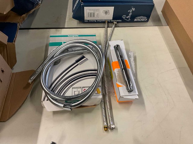 Diverse douche onderdelen - afbeelding 1 van  1