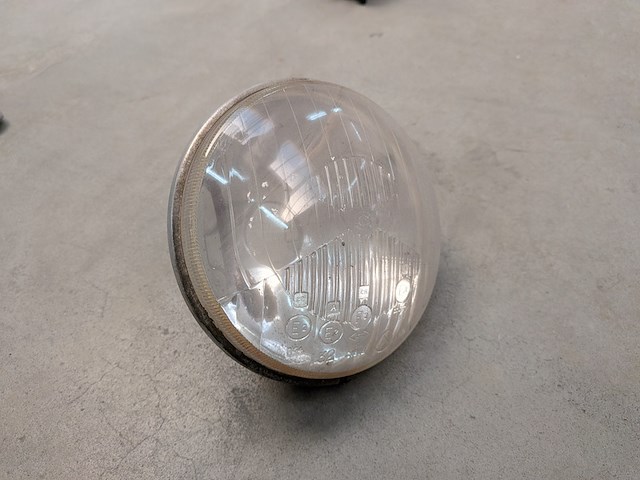 Diverse eend onderdelen in magazijnwagen - afbeelding 2 van  25