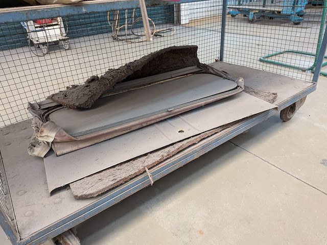 Diverse eend onderdelen in magazijnwagen - afbeelding 15 van  25