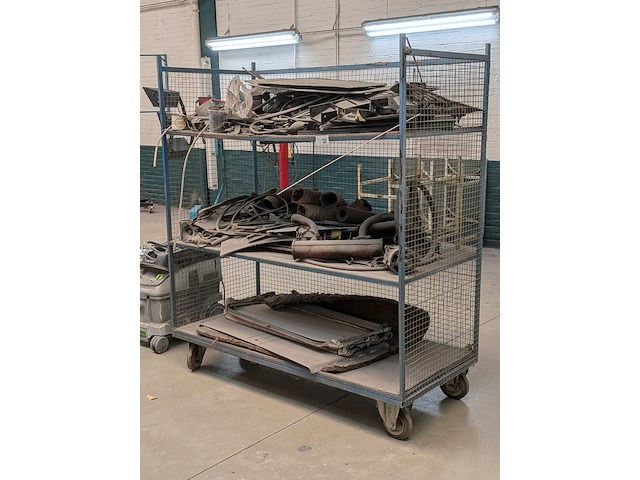 Diverse eend onderdelen in magazijnwagen - afbeelding 12 van  25