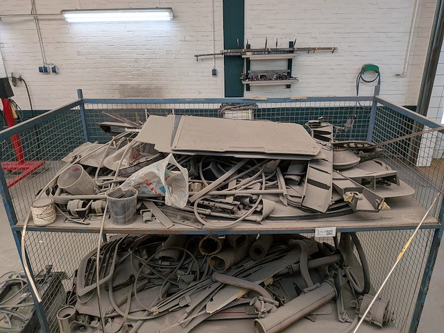 Diverse eend onderdelen in magazijnwagen - afbeelding 19 van  25