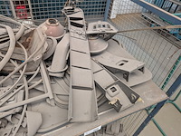 Diverse eend onderdelen in magazijnwagen - afbeelding 23 van  25