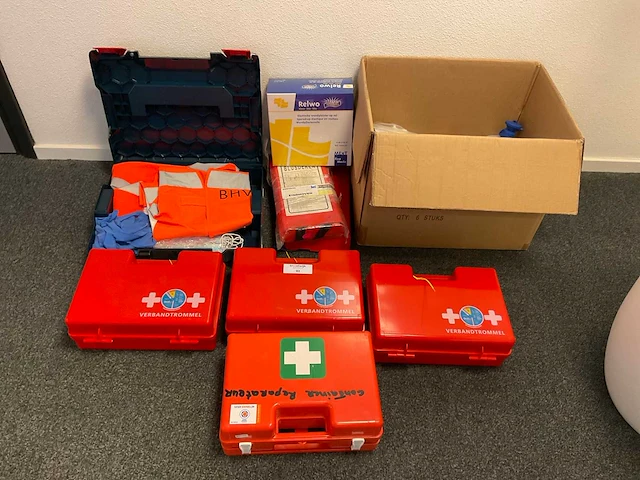Diverse ehbo benodigdheden - afbeelding 1 van  5