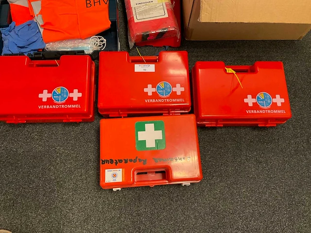 Diverse ehbo benodigdheden - afbeelding 2 van  5