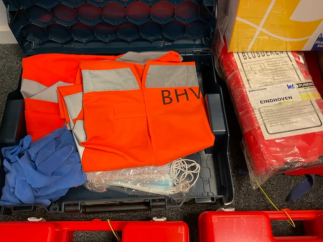Diverse ehbo benodigdheden - afbeelding 3 van  5