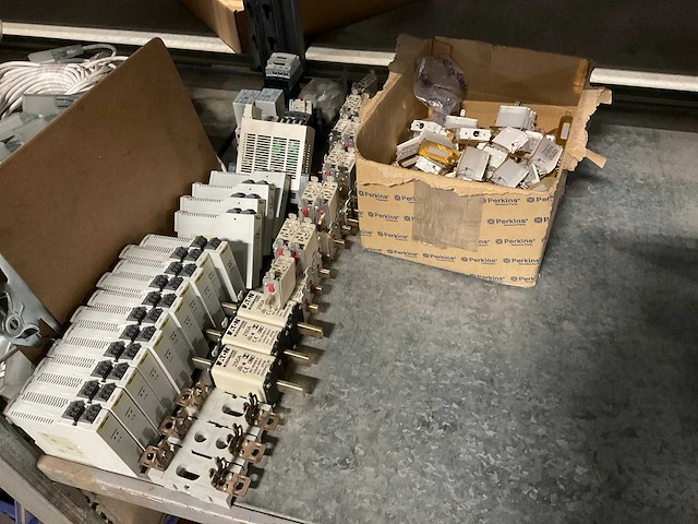 Diverse electronica - afbeelding 1 van  4