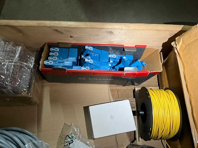 Diverse elektra componenten - afbeelding 5 van  7