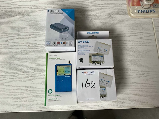 Diverse elektra componenten - afbeelding 1 van  4
