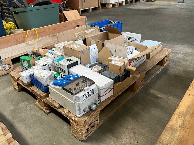 Diverse elektra installatie materiaal - afbeelding 5 van  11