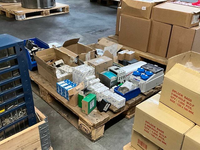 Diverse elektra installatie materiaal - afbeelding 6 van  11