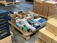 Diverse elektra installatie materiaal - afbeelding 6 van  11