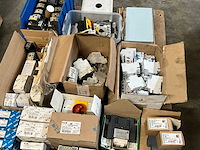 Diverse elektra installatie materiaal - afbeelding 2 van  9