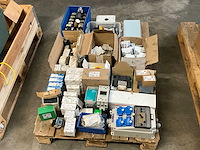 Diverse elektra installatie materiaal - afbeelding 8 van  9