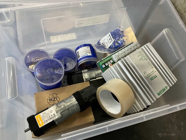 Diverse elektra installatie materialen - afbeelding 2 van  9