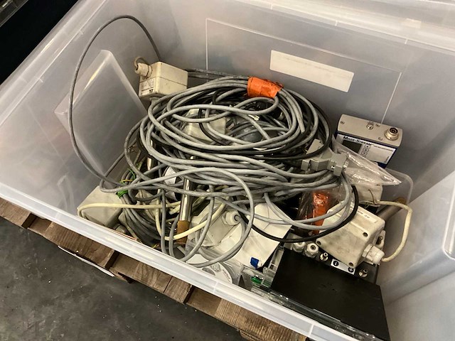 Diverse elektra installatie materialen - afbeelding 9 van  9