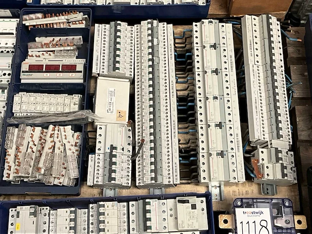 Diverse elektra installatie materialen - afbeelding 4 van  5