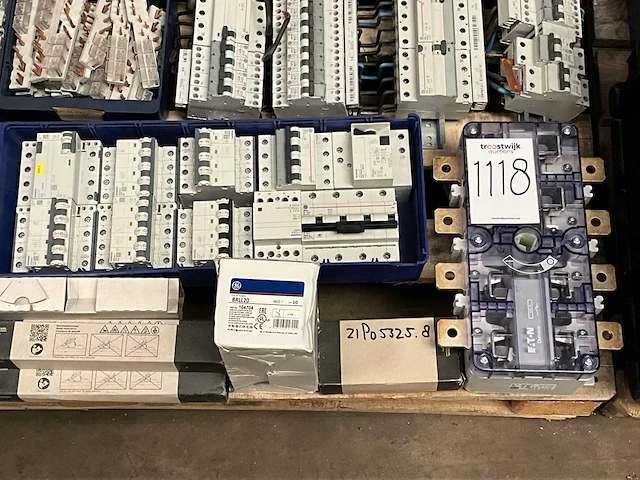 Diverse elektra installatie materialen - afbeelding 5 van  5