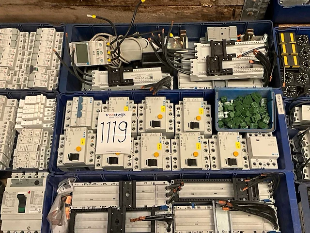 Diverse elektra installatie materialen - afbeelding 3 van  5