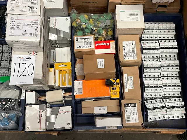Diverse elektra installatie materialen - afbeelding 4 van  5