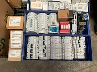 Diverse elektra installatie materialen - afbeelding 2 van  7