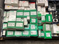 Diverse elektra installatie materialen - afbeelding 4 van  5