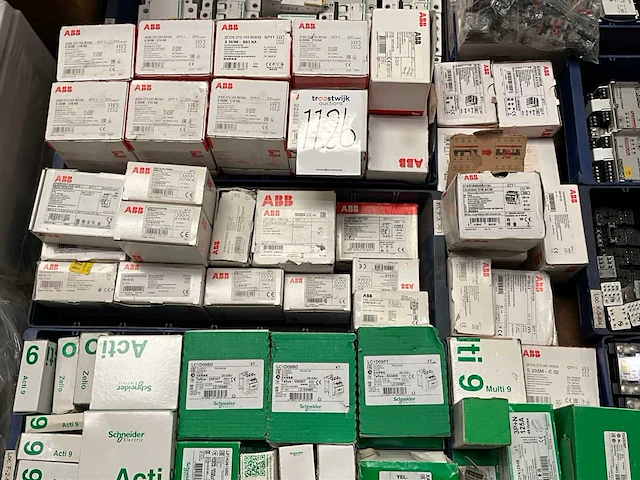 Diverse elektra installatie materialen - afbeelding 5 van  5