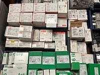 Diverse elektra installatie materialen - afbeelding 5 van  5
