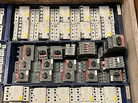 Diverse elektra installatie materialen - afbeelding 2 van  6