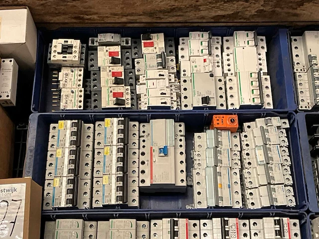 Diverse elektra installatie materialen - afbeelding 4 van  6
