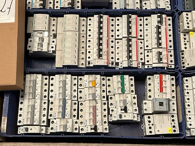 Diverse elektra installatie materialen - afbeelding 5 van  6