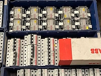 Diverse elektra installatie materialen - afbeelding 2 van  7