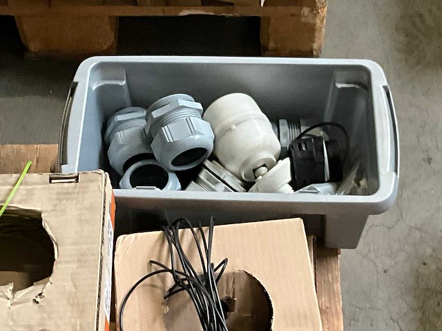 Diverse elektra materialen - afbeelding 4 van  6