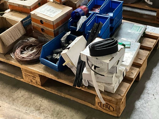 Diverse elektra materialen - afbeelding 6 van  6