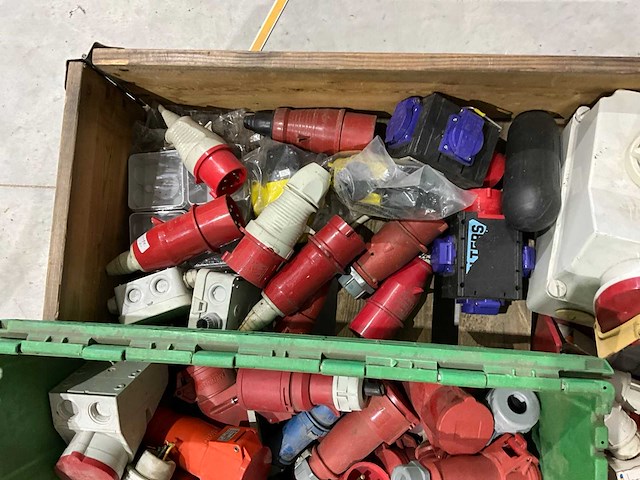 Diverse elektra stekkers - afbeelding 6 van  6