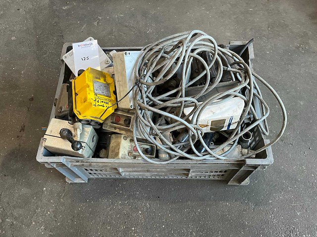 Diverse elektrische componenten - afbeelding 1 van  4