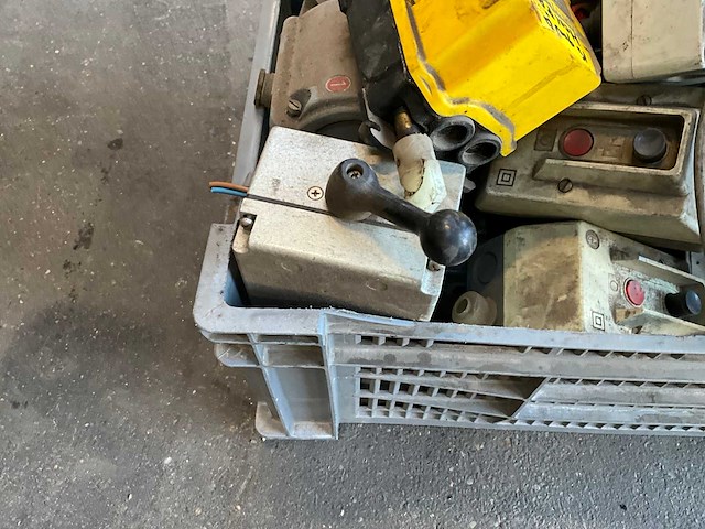 Diverse elektrische componenten - afbeelding 2 van  4