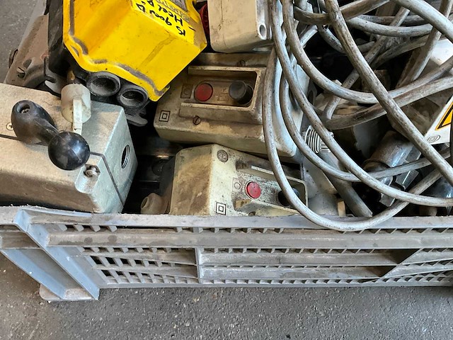 Diverse elektrische componenten - afbeelding 3 van  4