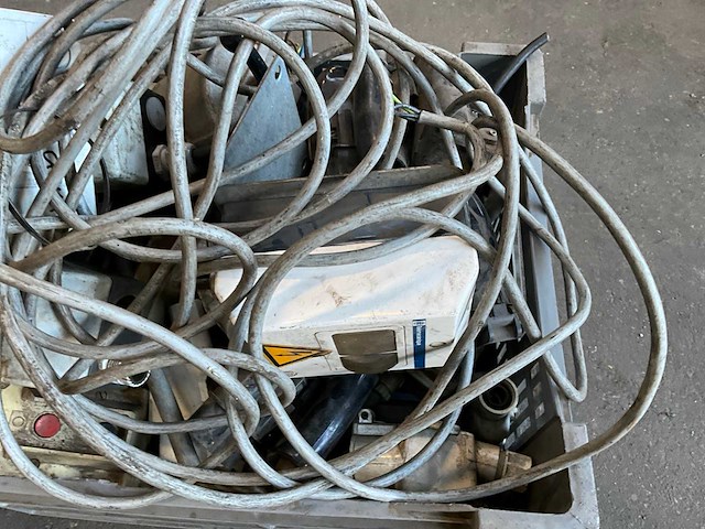 Diverse elektrische componenten - afbeelding 4 van  4