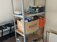 Diverse elektro materialen inclusief stelling
