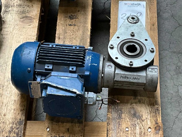 Diverse elektro motoren (8x) - afbeelding 2 van  12