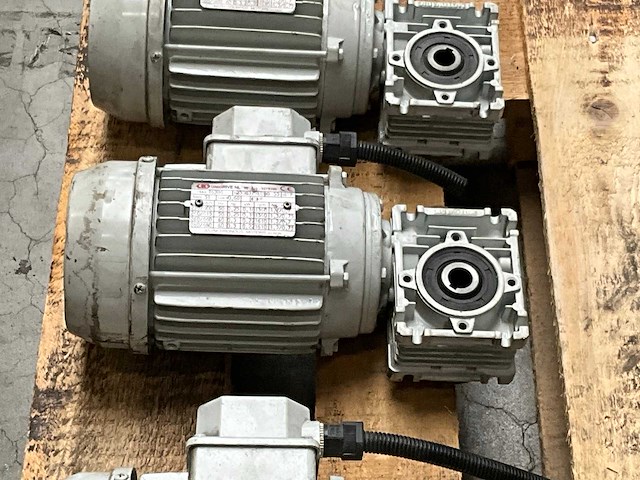 Diverse elektro motoren (8x) - afbeelding 9 van  12